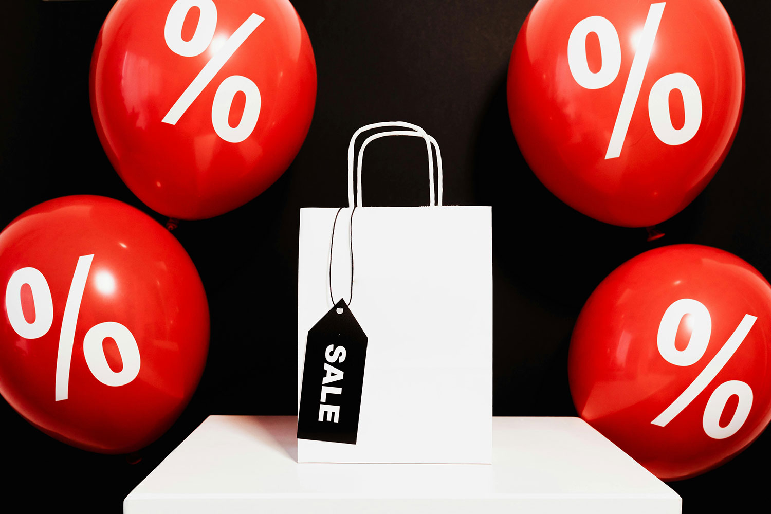Regular promotions and discount prices on a wide selection of trendy products